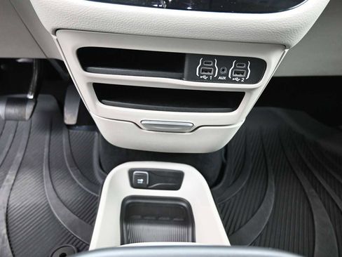 Used 2023 Chrysler Pacifica Touring-L w/ Road Tripper Package AWD/4WD image 10