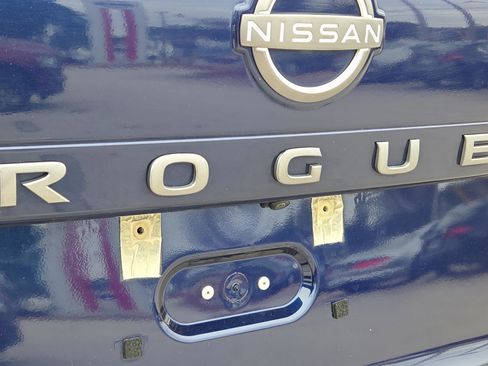 Used 2024 Nissan Rogue SV image 27