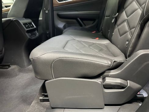 Used 2025 Volkswagen Atlas SE image 47