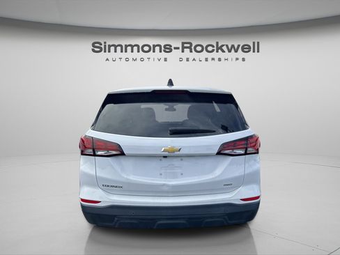 Used 2024 Chevrolet Equinox LS w/ LS Convenience Package image 8