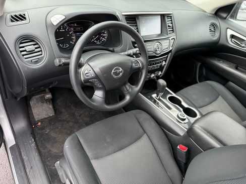 Used 2019 Nissan Pathfinder S image 11