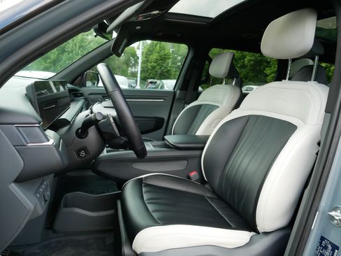 Certified 2024 Kia EV9 GT-Line AWD/4WD image 33