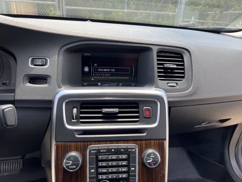 Used 2012 Volvo S60 T5 image 23