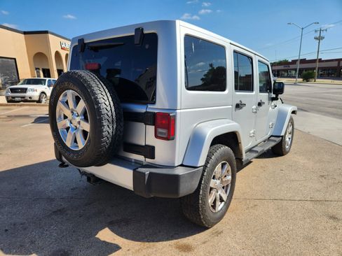 Used 2012 Jeep Wrangler Unlimited Sahara AWD/4WD image 5