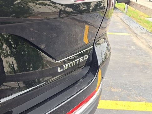 Used 2023 Jeep Grand Cherokee Limited w/ Luxury Tech Group II AWD/4WD image 10