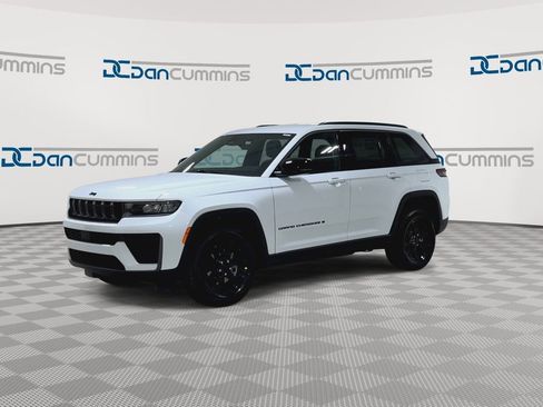 New 2026 Jeep Grand Cherokee Altitude AWD/4WD image 4