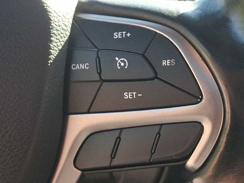 Used 2020 Jeep Grand Cherokee Limited AWD/4WD image 23