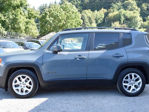 Used 2017 Jeep Renegade Latitude FWD image 4