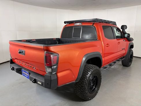 Used 2016 Toyota Tacoma TRD Off-Road w/ Premium & Technology Package AWD/4WD image 8