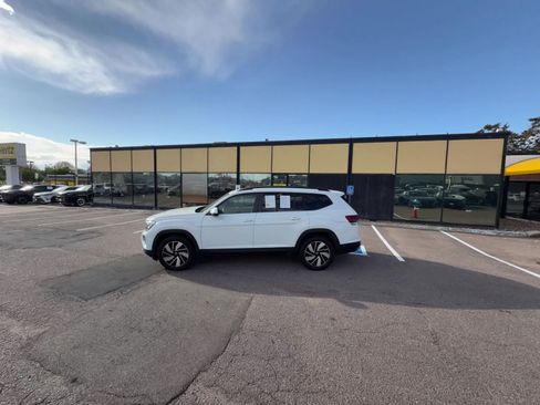 Used 2025 Volkswagen Atlas SE AWD/4WD image 16