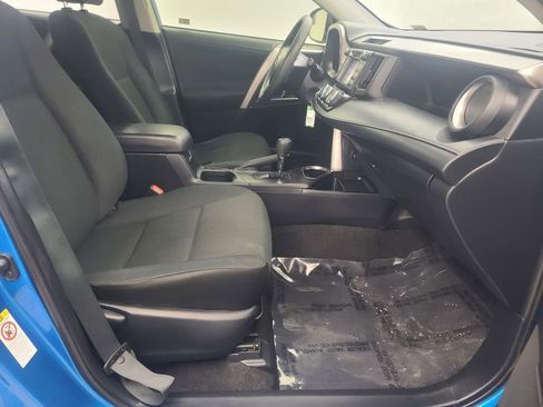 Used 2018 Toyota RAV4 LE image 16