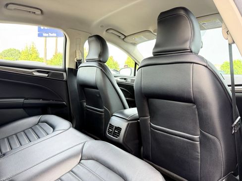 Used 2018 Ford Fusion SE w/ Equipment Group 602A FWD image 18