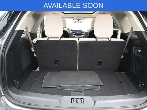 Used 2022 Ford Explorer Limited w/ Equipment Group 301A AWD/4WD image 33