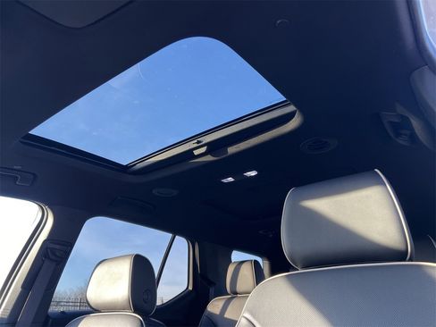 Used 2022 Chevrolet Traverse Premier w/ Redline Edition image 11