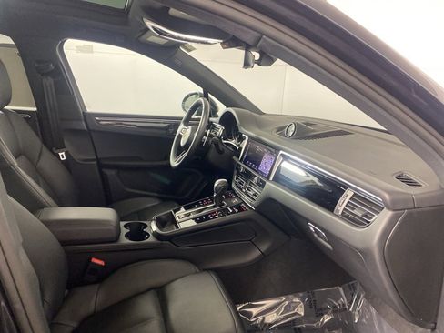 Used 2024 Porsche Macan image 24