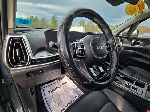 Used 2024 Kia Sorento S image 10