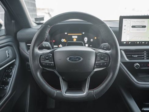 Used 2025 Ford Explorer ST-Line w/ ST-Line Street Pack image 34