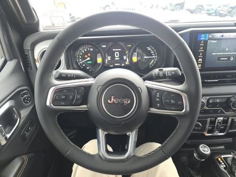 Used 2025 Jeep Wrangler Unlimited Sahara image 16