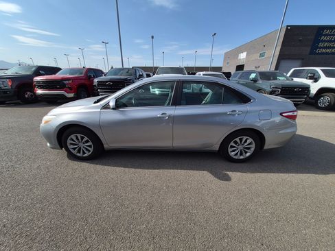 Used 2017 Toyota Camry LE FWD image 7