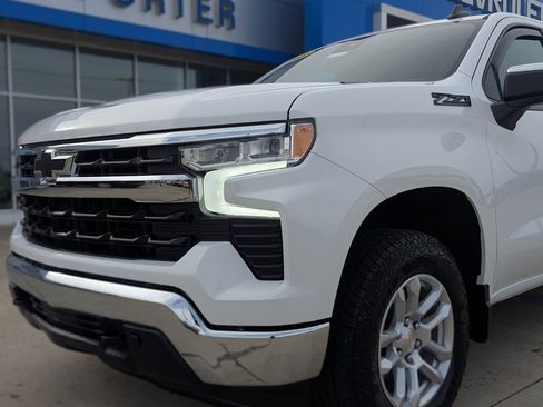 Used 2025 Chevrolet Silverado 1500 LT w/ Z71 Off-Road Package image 13