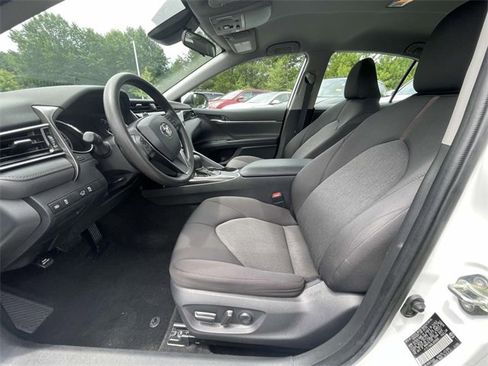 Used 2020 Toyota Camry LE image 11