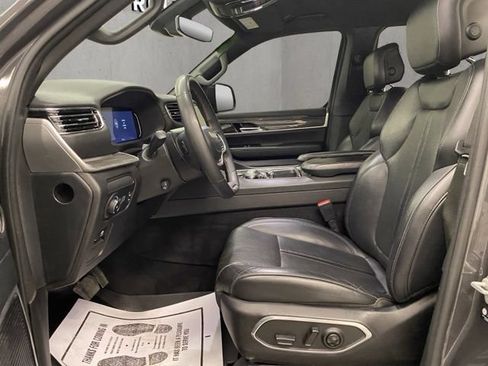 Used 2022 Jeep Wagoneer Series III AWD/4WD image 7