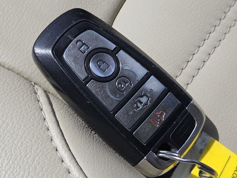 Used 2018 Ford Edge SEL w/ Equipment Group 201A FWD image 27