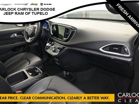 Used 2025 Chrysler Pacifica Select FWD image 38