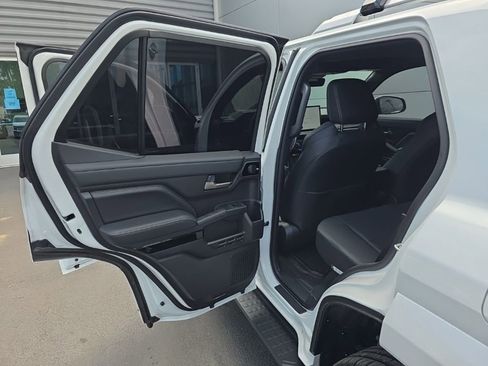 Used 2025 Toyota 4Runner Limited AWD/4WD image 28