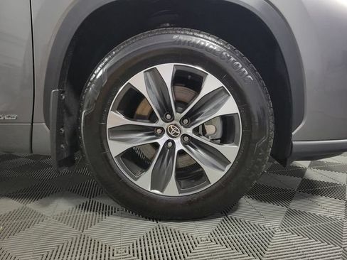 Used 2026 Toyota Highlander XLE AWD/4WD image 9