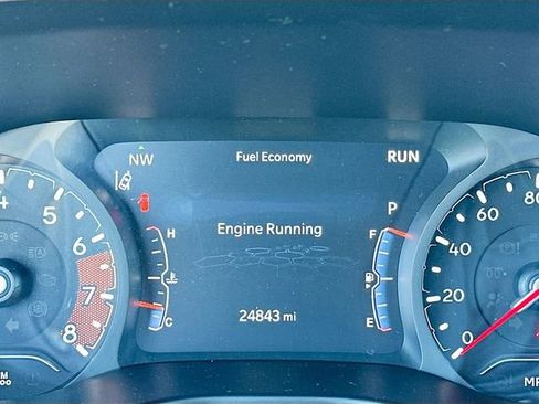 Used 2024 Jeep Compass Latitude image 8