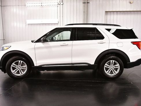 Used 2024 Ford Explorer XLT w/ Equipment Group 202A AWD/4WD image 4
