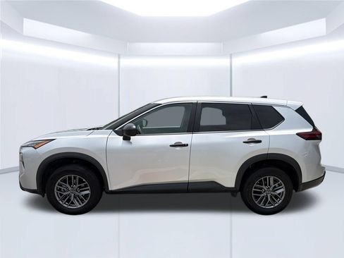 Used 2024 Nissan Rogue S AWD/4WD image 3