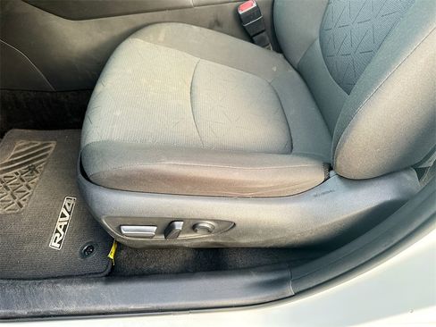 Used 2021 Toyota RAV4 XLE w/ Convenience Package image 9