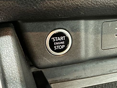 Used 2023 Nissan Rogue SV image 15