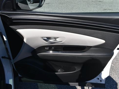 Used 2023 Hyundai Tucson Limited w/ Cargo Package AWD/4WD image 32