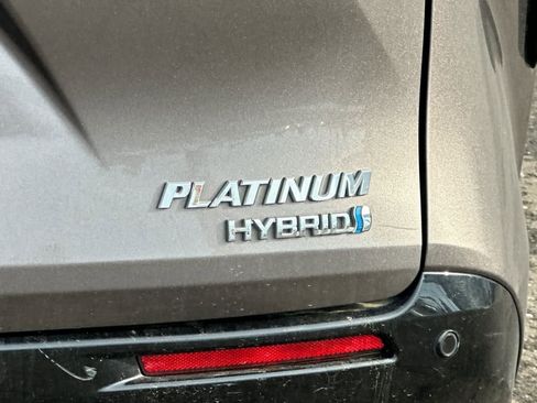 Used 2021 Toyota Sienna Platinum image 7