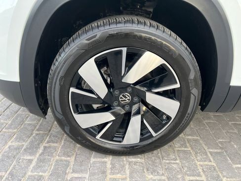 Certified 2025 Volkswagen Atlas Cross Sport SE image 27