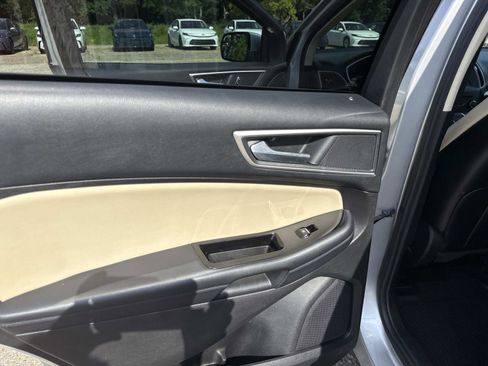 Used 2018 Ford Edge SEL w/ Equipment Group 201A FWD image 12
