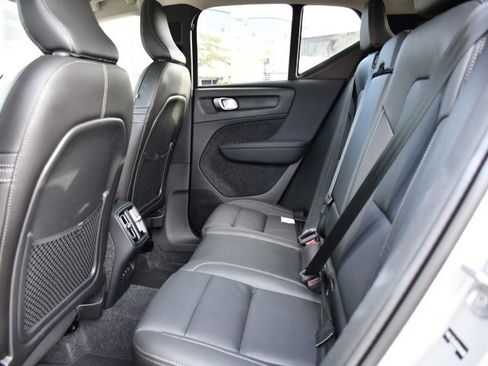 Certified 2025 Volvo XC40 B5 Core image 14