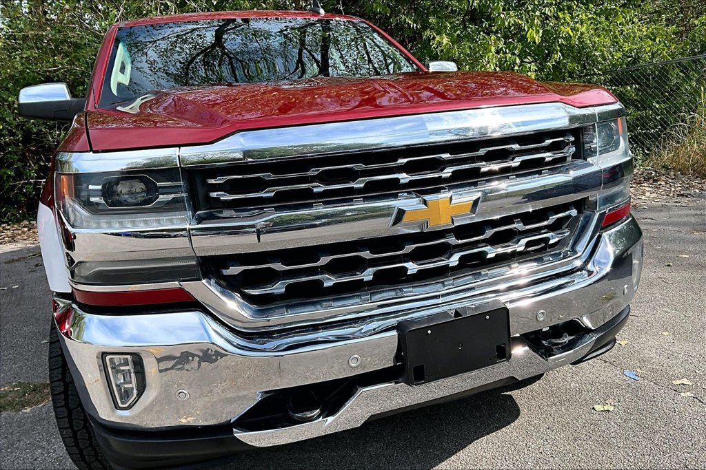 Used 2018 Chevrolet Silverado 1500 LTZ w/ Sport Package AWD/4WD image 38