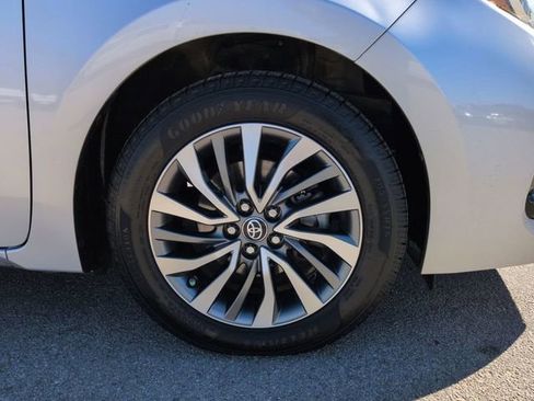 Used 2018 Toyota Corolla XLE image 12