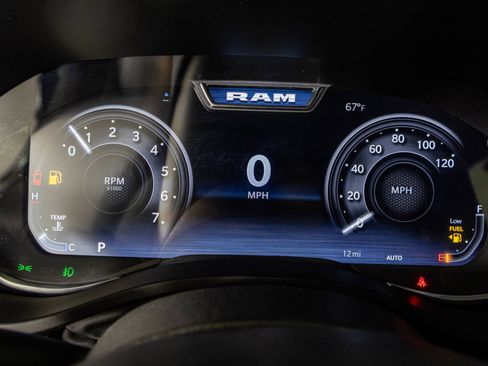 New 2026 RAM 1500 4x4 Crew Cab image 32