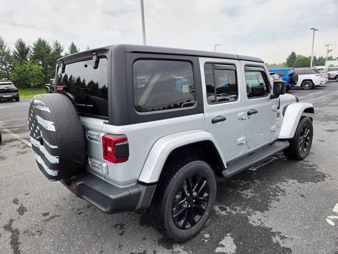 Used 2023 Jeep Wrangler Unlimited Sahara w/ Cold Weather Group AWD/4WD image 15
