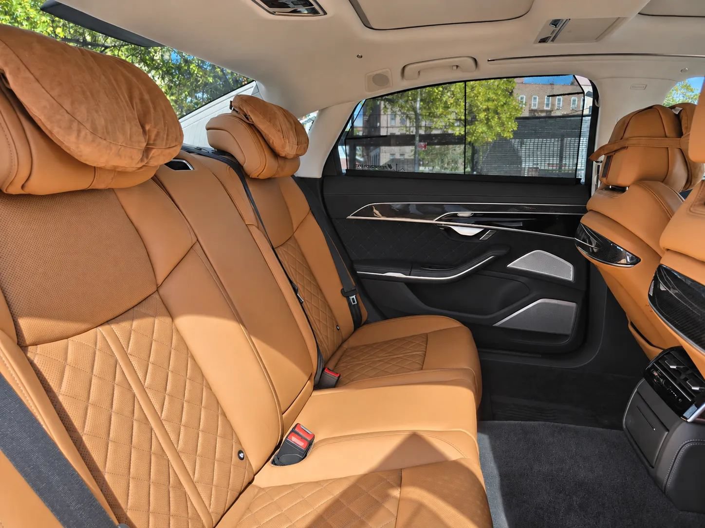 Used 2023 Audi S8 w/ S8 Comfort Plus Package AWD/4WD image 34