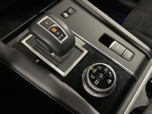 Used 2025 Mitsubishi Outlander SE image 27