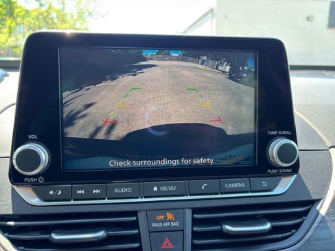 Used 2025 Nissan Altima 2.5 SV FWD image 24