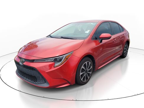 Used 2020 Toyota Corolla LE FWD image 3