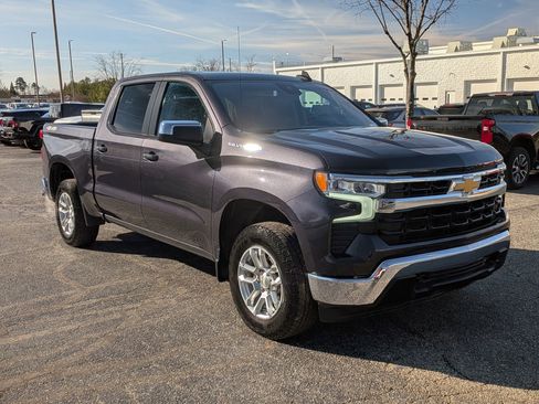 Used 2023 Chevrolet Silverado 1500 LT image 2