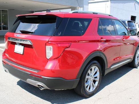 Used 2024 Ford Explorer Limited image 3